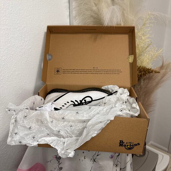 Dr. Martens Patent Lamper White Combat Boots Size 7 Womens - Picture 10 of 10